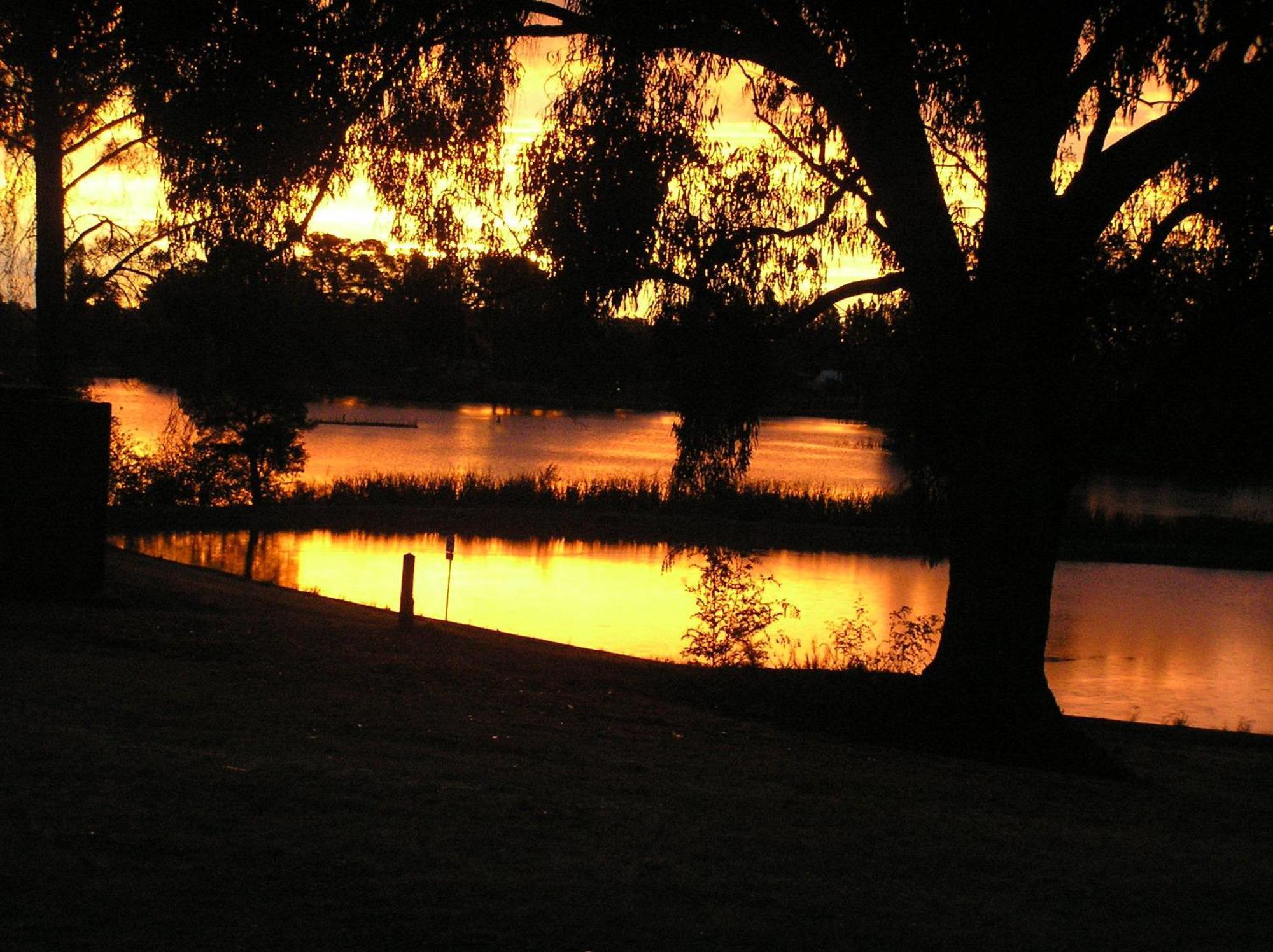 Beechworth Lake Sambell Caravan Park Dış mekan fotoğraf